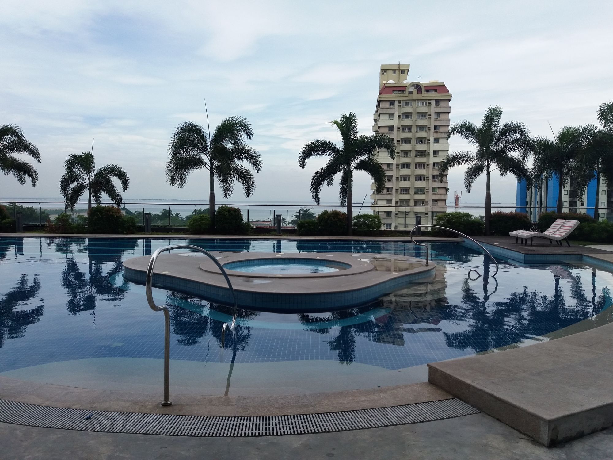 Malate Bayview Mansion City View マニラ市 エクステリア 写真
