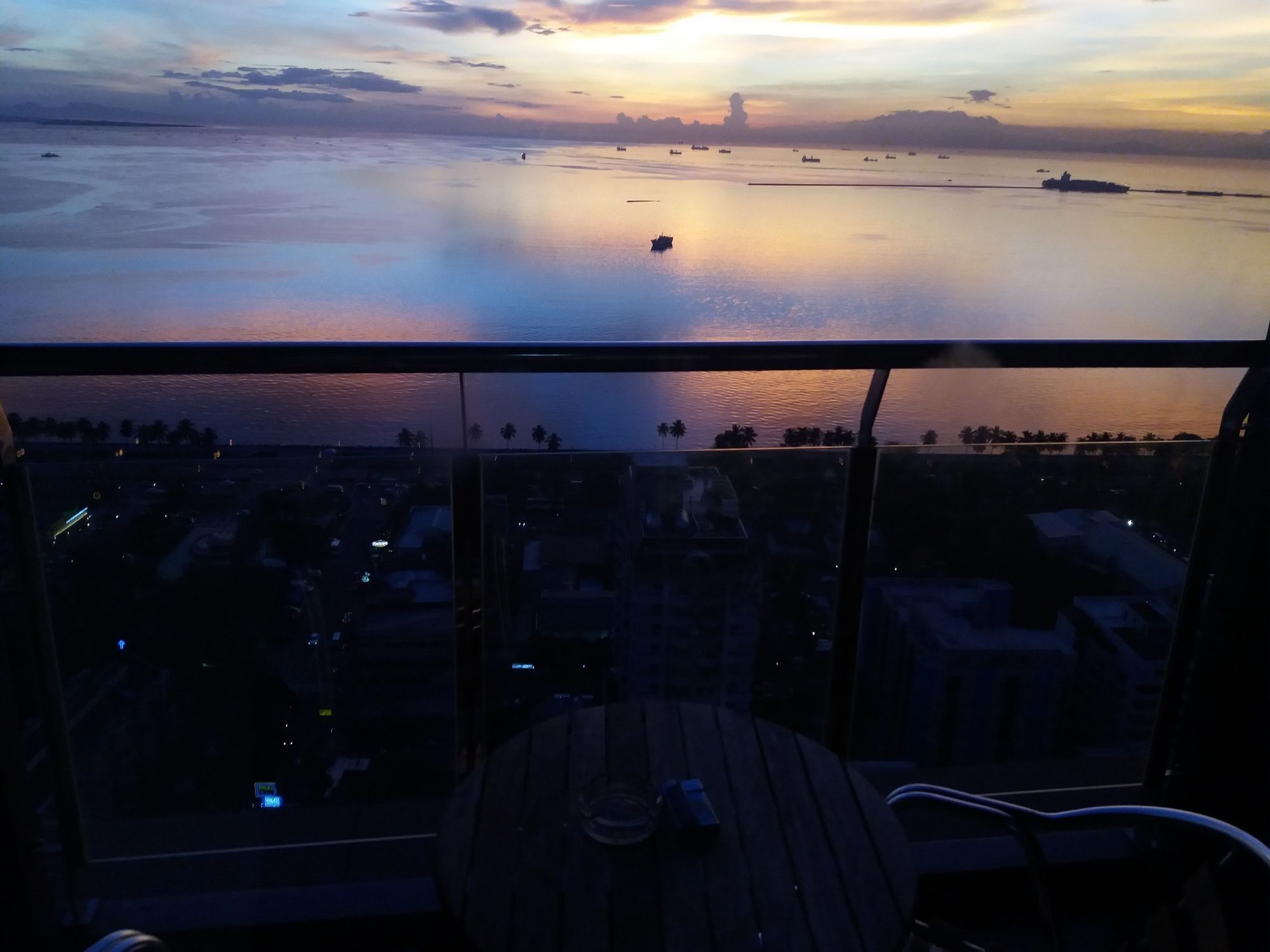 Malate Bayview Mansion City View マニラ市 エクステリア 写真
